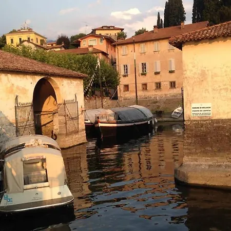 Lakeshore House 公寓 *