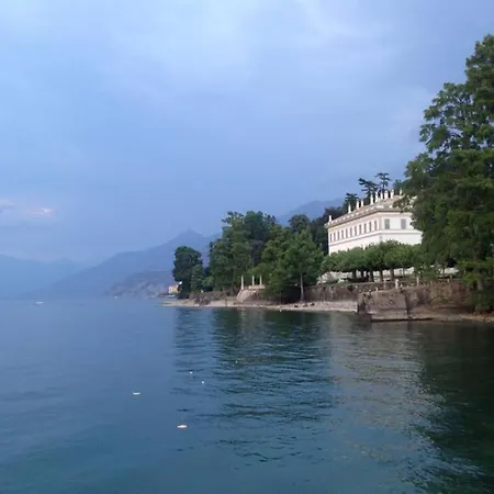 דירה Lakeshore House