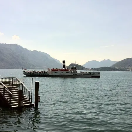 Lakeshore House 公寓 *