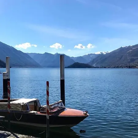 Апартаменты Lakeshore House *